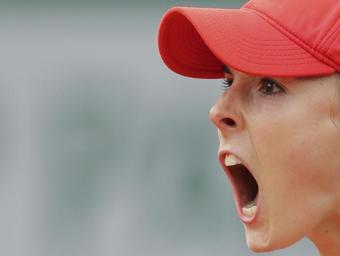 L'urlo di Alize Cornet: la 23enne francese ha spaventato per quasi due ore l'ex numero 1 al mondo Vika Azarenka prima di arrendersi al terzo set: 4-6 6-3 6-1 il risulto finale. Reuters